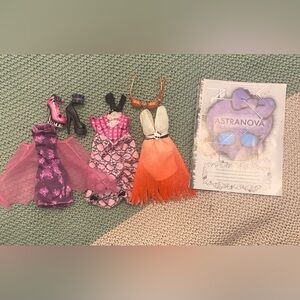 Monster High Clothing/ Accessories/ book lot